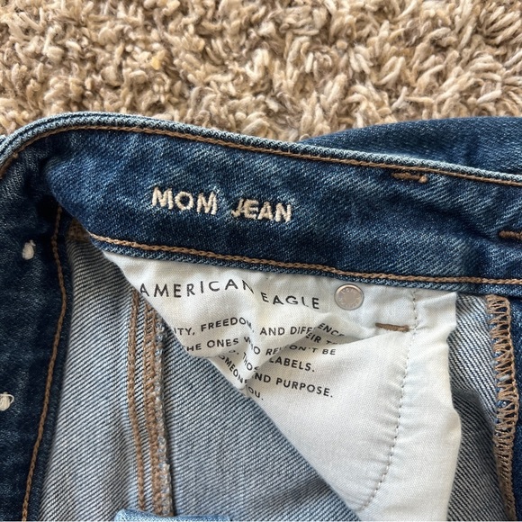 American Eagle Stretch Mom Jean - Size 4 - Picture 8 of 8